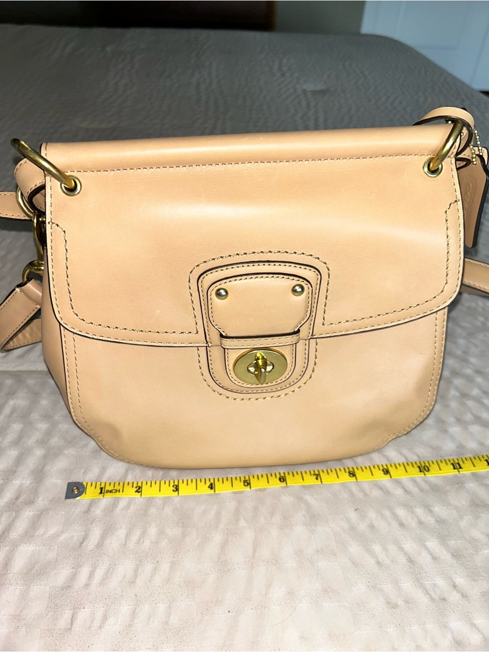 Coach Leather Turnlock Shoulder Bag in Beige | Excellent Condition - Picture 7 of 9